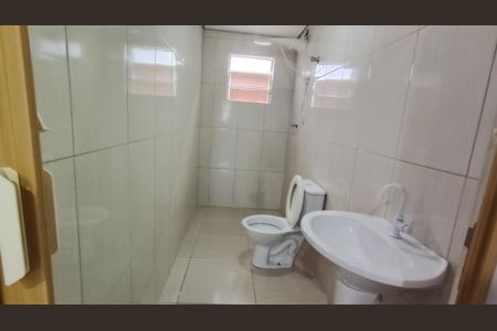 Banheiro  de casa para alugar com 2 quartos, 67m² em Jardim Márcia, Suzano