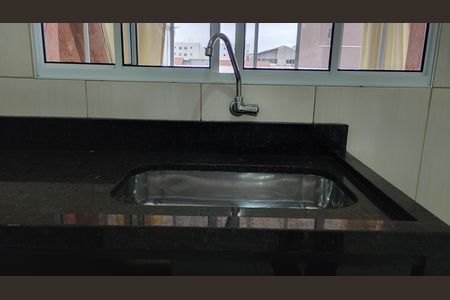 Cozinha  de casa para alugar com 2 quartos, 67m² em Jardim Márcia, Suzano
