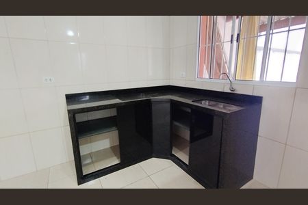 Cozinha de casa para alugar com 2 quartos, 67m² em Jardim Márcia, Suzano