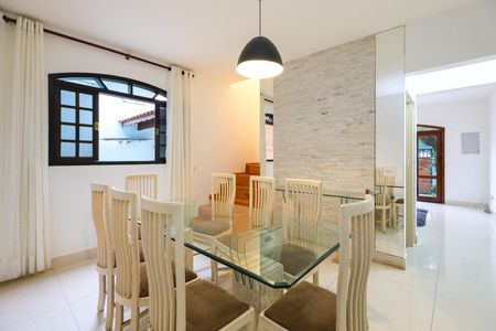 Casa para alugar com 140m², 3 quartos e 4 vagas Casa para alugar com 140m², 3 quartos e 4 vagasSala de Jantar