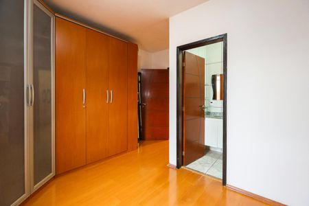 Casa para alugar com 140m², 3 quartos e 4 vagas Casa para alugar com 140m², 3 quartos e 4 vagasSuíte