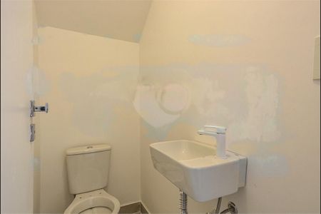 Casa à venda com 75m², 2 quartos e 1 vaga