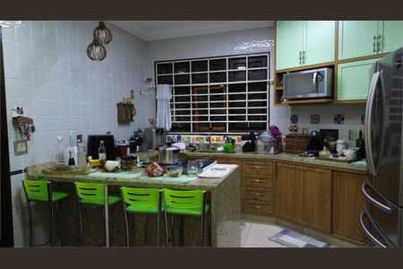 Casa à venda com 3 quartos, 259m² em Jardim Monte Alegre (Zona Norte), São Paulo