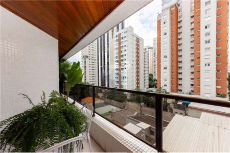 Apartamento para alugar com 181m², 4 quartos e 3 vagas