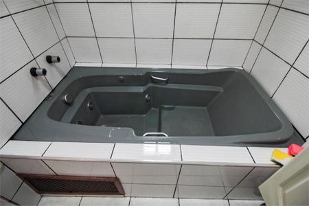 Casa à venda com 4 quartos, 198m² em Vila Ester (Zona Norte), São Paulo
