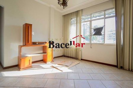 Apartamento à venda com 70m², 2 quartos e sem vaga