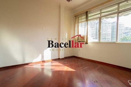 Apartamento à venda com 70m², 2 quartos e sem vaga