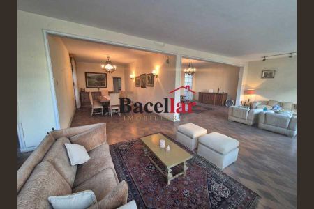 Casa à venda com 609m², 5 quartos e 2 vagas