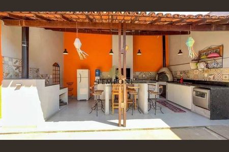 Casa à venda com 244m², 4 quartos e sem vaga
