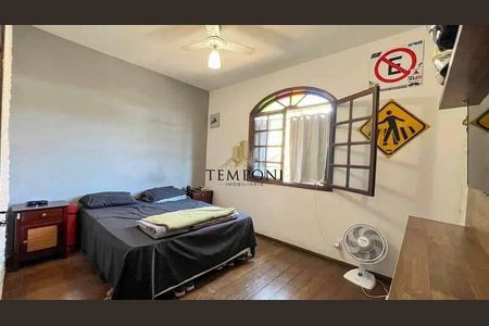 Casa à venda com 244m², 4 quartos e sem vaga