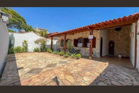 Casa à venda com 244m², 4 quartos e sem vaga
