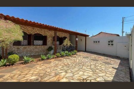 Casa à venda com 244m², 4 quartos e sem vaga