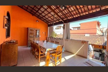 Casa à venda com 244m², 4 quartos e sem vaga