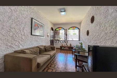 Casa à venda com 244m², 4 quartos e sem vaga