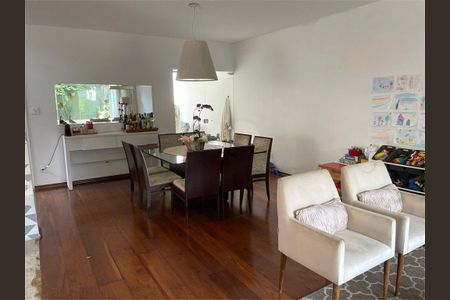 Casa à venda com 4 quartos, 245m² em Jardim Prudência, São Paulo