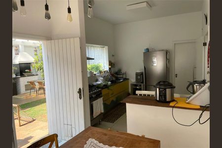 Casa à venda com 4 quartos, 245m² em Jardim Prudência, São Paulo
