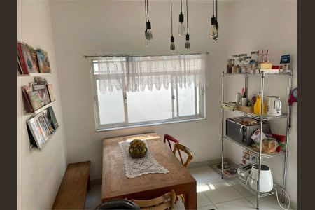 Casa à venda com 4 quartos, 245m² em Jardim Prudência, São Paulo