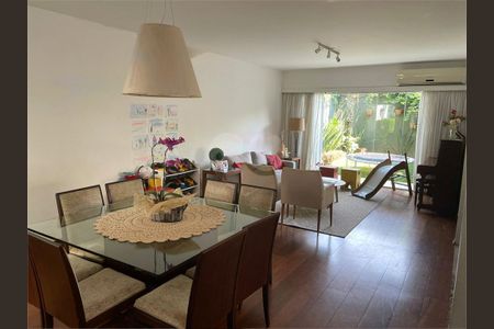 Casa à venda com 4 quartos, 245m² em Jardim Prudência, São Paulo