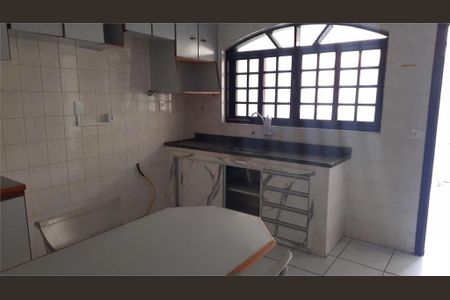 Casa à venda com 3 quartos, 226m² em Vila Curuçá, Santo André