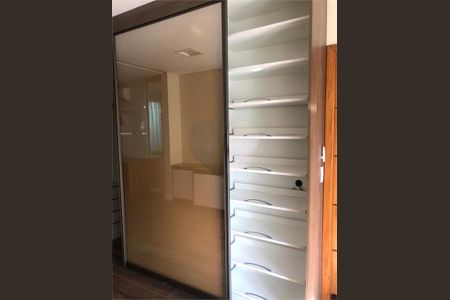 Casa à venda com 3 quartos, 235m² em Parque Novo Oratório, Santo André