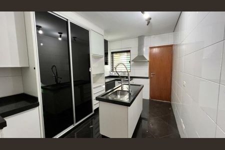 Casa à venda com 260m², 3 quartos e 3 vagas