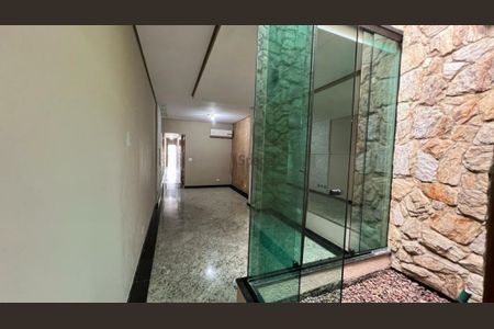 Casa à venda com 260m², 3 quartos e 3 vagas