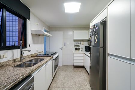 Apartamento à venda com 170m², 3 quartos e 4 vagas