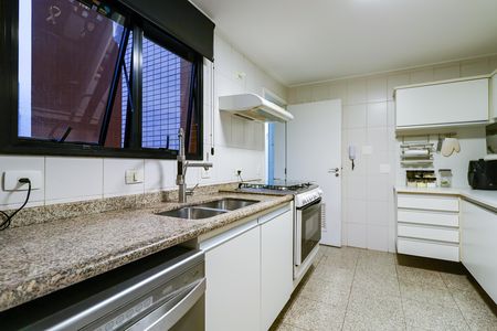 Apartamento à venda com 170m², 3 quartos e 4 vagas
