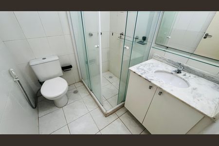 Apartamento à venda com 74m², 3 quartos e 2 vagas Apartamento à venda com 74m², 3 quartos e 2 vagasBanheiro da Suíte
