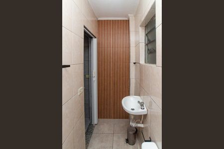 Banheiro de casa de condomínio para alugar com 1 quarto, 33m² em Parque Vitoria, São Paulo