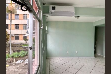 Apartamento para alugar com 74m², 2 quartos e 1 vaga Apartamento para alugar com 74m², 2 quartos e 1 vagaSala