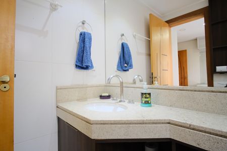 Apartamento para alugar com 180m², 4 quartos e 3 vagasBanheiro da Suíte 2