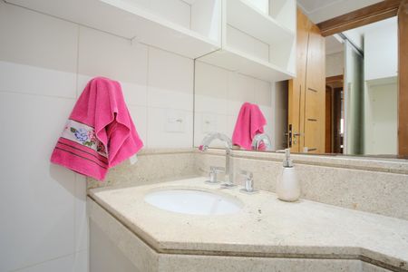 Apartamento para alugar com 180m², 4 quartos e 3 vagasBanheiro da Suíte 1