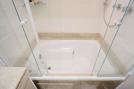 Apartamento para alugar com 180m², 4 quartos e 3 vagasBanheiro da Suíte 1