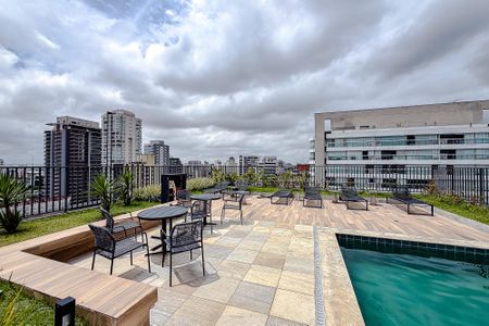 Studio para alugar com 30m², 1 quarto e sem vaga Studio para alugar com 30m², 1 quarto e sem vagaÁrea comum - Piscina