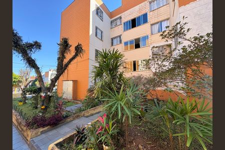 Apartamento à venda com 55m², 2 quartos e 1 vaga Apartamento à venda com 55m², 2 quartos e 1 vagaFachada do bloco