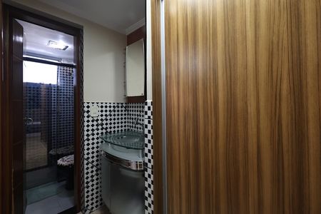 Apartamento à venda com 55m², 2 quartos e 1 vaga Apartamento à venda com 55m², 2 quartos e 1 vagaBanheiro