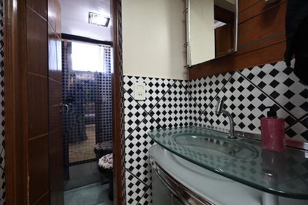 Apartamento à venda com 55m², 2 quartos e 1 vaga Apartamento à venda com 55m², 2 quartos e 1 vagaBanheiro