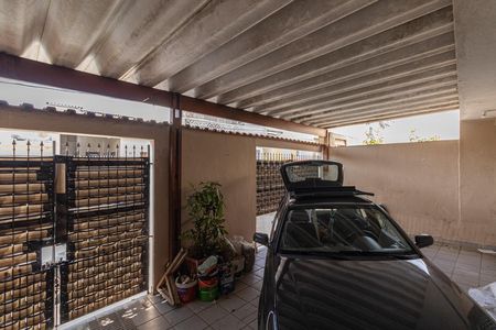 Garagem de casa para alugar com 3 quartos, 128m² em Vila Marieta, São Paulo