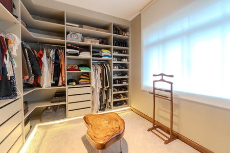 Apartamento à venda com 240m², 4 quartos e 1 vaga Apartamento à venda com 240m², 4 quartos e 1 vagacloset da suíte master