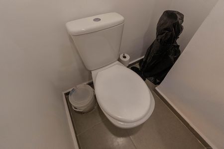 Apartamento à venda com 240m², 4 quartos e 1 vaga Apartamento à venda com 240m², 4 quartos e 1 vagaBanheiro de serviço