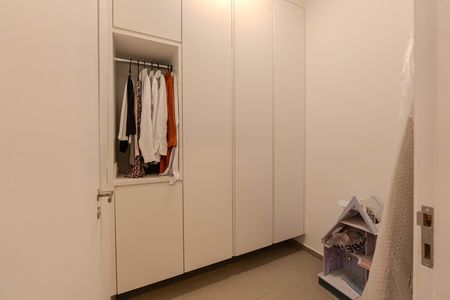 Apartamento à venda com 240m², 4 quartos e 1 vaga Apartamento à venda com 240m², 4 quartos e 1 vagaQuarto de Serviço