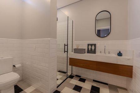 Apartamento à venda com 240m², 4 quartos e 1 vaga Apartamento à venda com 240m², 4 quartos e 1 vagaBanheiro da Suíte 1