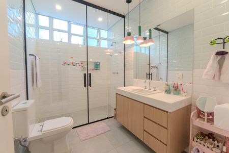 Apartamento à venda com 240m², 4 quartos e 1 vaga Apartamento à venda com 240m², 4 quartos e 1 vagaBanheiro
