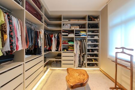 Apartamento à venda com 240m², 4 quartos e 1 vaga Apartamento à venda com 240m², 4 quartos e 1 vagacloset da suíte master