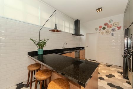 Apartamento à venda com 240m², 4 quartos e 1 vaga Apartamento à venda com 240m², 4 quartos e 1 vagaCozinha