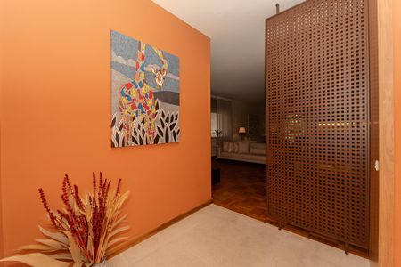 Apartamento à venda com 240m², 4 quartos e 1 vaga Apartamento à venda com 240m², 4 quartos e 1 vagaHall