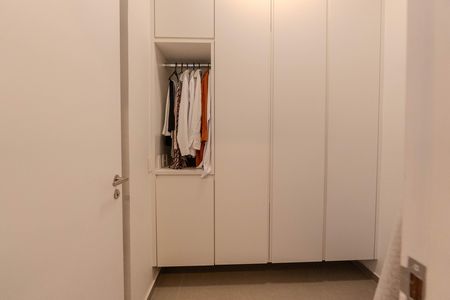 Apartamento à venda com 240m², 4 quartos e 1 vaga Apartamento à venda com 240m², 4 quartos e 1 vagaQuarto de Serviço