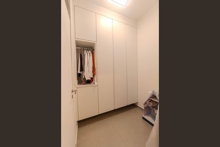 Apartamento à venda com 240m², 4 quartos e 1 vaga Apartamento à venda com 240m², 4 quartos e 1 vagaQuarto de Serviço