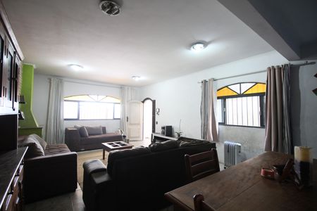 Casa à venda com 250m², 4 quartos e 2 vagasSala